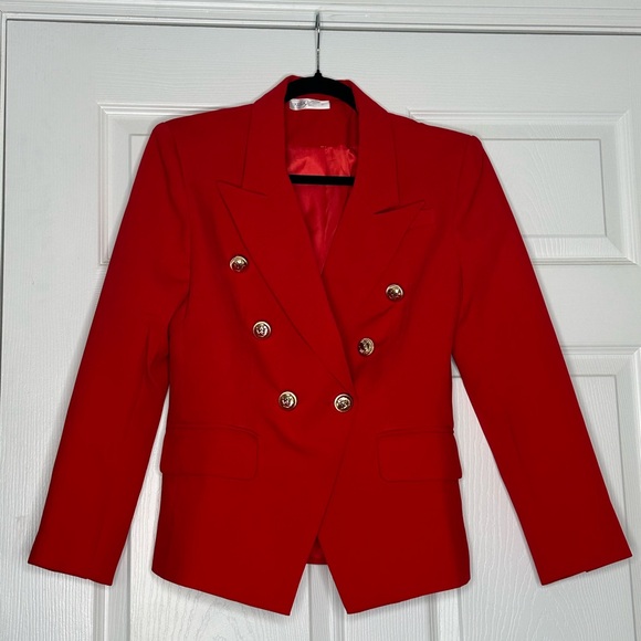 Bold Red Double-Breasted Blazer with Tailored Fit - Picture 2 of 10